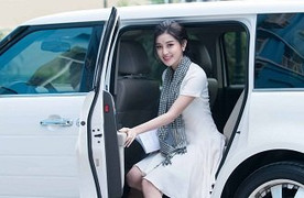 Á hậu Huyền My đi sự kiện bằng siêu xe chỉ có 2 chiếc ở Việt Nam