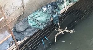 'Rốn' ngập TP.HCM vẫn lênh láng nước dù có siêu máy bơm: Phát hiện nhiều dị vật khủng dưới cống