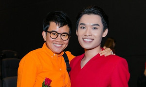 Vừa trở về từ châu Âu, Phương Uyên 'đội mưa' đến chúc mừng Quang Trung