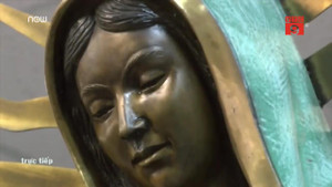 Đổ xô đi xem tượng Đức mẹ Đồng trinh 'khóc'