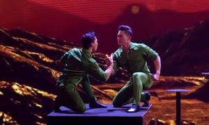 Video: Cột đổ, Quốc Cơ - Quốc Nghiệp vượt qua tử thần nhảy tới bục an toàn