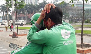 Mâu thuẫn thanh toán tiền, tài xế Grab bị khách đâm trọng thương