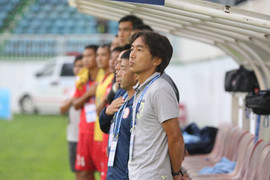 Video: HAGL vs TP.HCM bất phân thắng bại, HLV Miura nán lại gặp Công Phượng