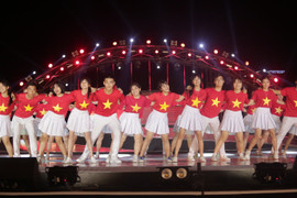 DIFF 2018 tràn căng sức trẻ với flashmob 'Nhịp bước thanh xuân'