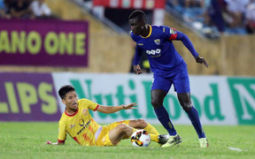 Đánh nguội cầu thủ Nam Định, đội trưởng FLC Thanh Hóa nhận án phạt nặng