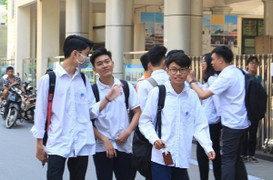 Giáo viên nổi tiếng hướng dẫn giải đề thi tuyển sinh vào lớp 10 môn Ngữ văn ở Hà Nội