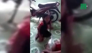 Clip: Bắt khẩn cấp người cha bị tình nghi xâm hại tình dục con gái ở Long An