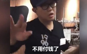 Khách Trung Quốc bị mời khỏi nhà hàng vì cách ăn tệ hại