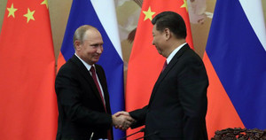 Tổng thống Nga Vladimir Putin tặng ông Tập Cận Bình món quà đặc biệt