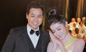 Á hậu Huyền My e ấp tạo dáng bên Nguyên Khang tại Myanmar