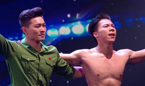 Quốc Cơ - Quốc Nghiệp được nữ đại gia giấu mặt thưởng nóng 100 triệu đồng