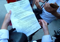 Thầy giáo tuồn đề thi vào lớp 10 ra ngoài bị đình chỉ công tác 30 ngày