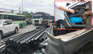 Cabin container bị ủi bay 4m sau cú phanh gấp trên phố, tài xế kêu cứu thảm thiết