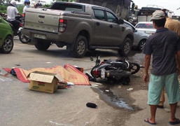 Ngã xuống đường, hai anh em bị xe tải cán, một người chết tại chỗ