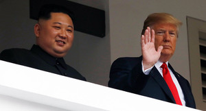 Ông Kim Jong-un 'phớt lờ' khi phóng viên hỏi có sẵn sàng phi hạt nhân hóa hay không