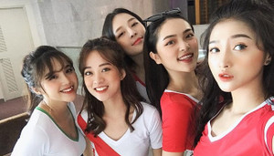 'Bỏng mắt' ngắm dàn hot girl Việt cổ vũ World Cup 2018