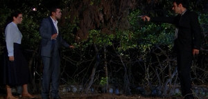 Cô dâu bé bỏng: Ali rút súng bắn mẹ vợ