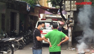 Video: Hiện trường phát hiện thi thể người đàn ông bốc mùi trong căn nhà khóa trái