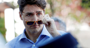 'Thủ tướng điển trai nhất thế giới' bị nghi dùng lông mày giả tại hội nghị G7