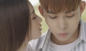 Jun Vũ ngại ngùng hôn má Jun Phạm cực đáng yêu