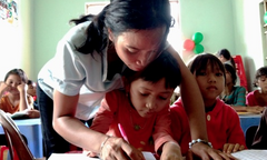 Lớp học miễn phí trên cao nguyên của cô giáo khuyết tật