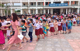 Con chưa vào lớp 1, cha mẹ đã 'toát mồ hôi' vì lo học luân phiên
