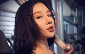 Mỹ nhân Trung Quốc kẹp điện thoại ở ngực ‘náo loạn’ World Cup 2014 giờ ra sao?