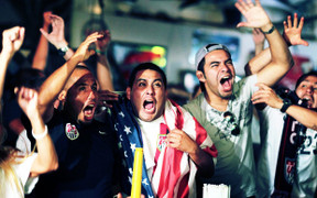 Video: Bùng nổ dịch vụ làm việc hộ người xem World Cup