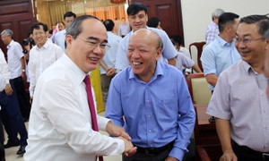 Bí thư TP.HCM Nguyễn Thiện Nhân tiếp xúc với dân Thủ Thiêm