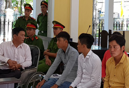 7 người trong một gia đình bị cáo buộc chống lại cảnh sát