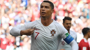Video: Ronaldo lập kỷ lục, Suarez chạm cột mốc mới