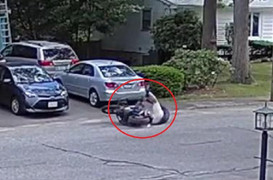 Clip: Lái mô tô mới mua, nam thanh niên 'ngã chỏng vó' liên hoàn