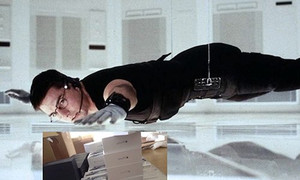 Trộm đục mái nhà, đánh cắp đồ Apple trị giá hơn 100.000 USD