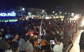 Hai thiếu nữ chết bất thường ở Hưng Yên: Bắt người chống đối mang quan tài diễu phố