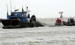 Giải cứu 44 ngư dân gặp nạn ở vùng biển Trường Sa