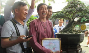 Mang cây bonsai nửa tỷ đồng đi thi, NSƯT Hoài Linh 'ẵm' luôn giải nhất