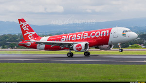 Video: Cơ trưởng cố ý bật điều hòa mạnh hết cỡ, hành khách nôn mửa, tháo chạy khỏi máy bay