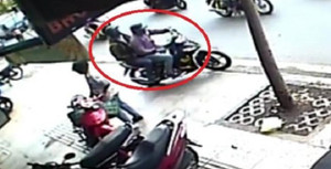 Đi rút tiền, một phụ nữ bị cướp 400 triệu đồng ngay trước cửa ngân hàng