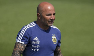 HLV Sampaoli bị tước quyền, Messi và đồng đội tự quyết đội hình đấu Nigeria