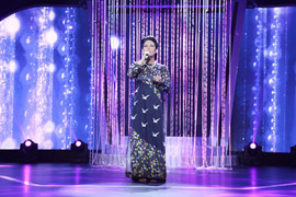 ‘Gà cưng’ Đông Nhi hóa danh ca Khánh Ly hát nhạc Trịnh gây phấn khích