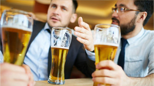 Nghiên cứu chấn động: Rượu bia giúp nói giỏi ngoại ngữ