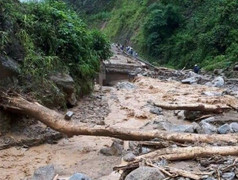 Bị cô lập trong vùng lũ, 15 học sinh có thể không dự kì thi THPT Quốc gia 2018