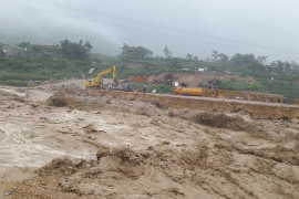 Mưa lũ giật đứt cáp, cầu treo đổ sập, cả xã ở Yên Bái bị cô lập