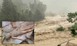 Những hình ảnh tang thương trong 2 ngày mưa lũ lịch sử hoành hành