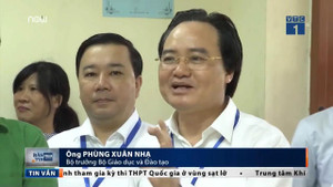 Video: Bộ trưởng Phùng Xuân Nhạ động viên thí sinh, phụ huynh trong buổi thi đầu
