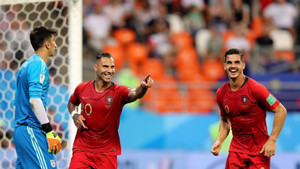 Ronaldo đá hỏng phạt đền, Bồ Đào Nha thoát thua trước Iran