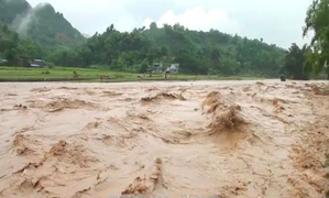 Nước lũ rút dần, miền núi phía Bắc vẫn có nguy cơ sạt lở, lũ quét