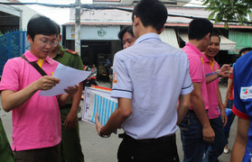 Thầy cô dựng trại, đội mưa đồng hành cùng học sinh thi THPT Quốc gia 2018