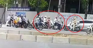 Clip: Xe máy lũ lượt đi ngược chiều, đối đầu CSGT trên phố Hà Nội