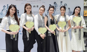 Dàn Hoa hậu, Á hậu chạy siêu xe tặng sách xuyên Việt